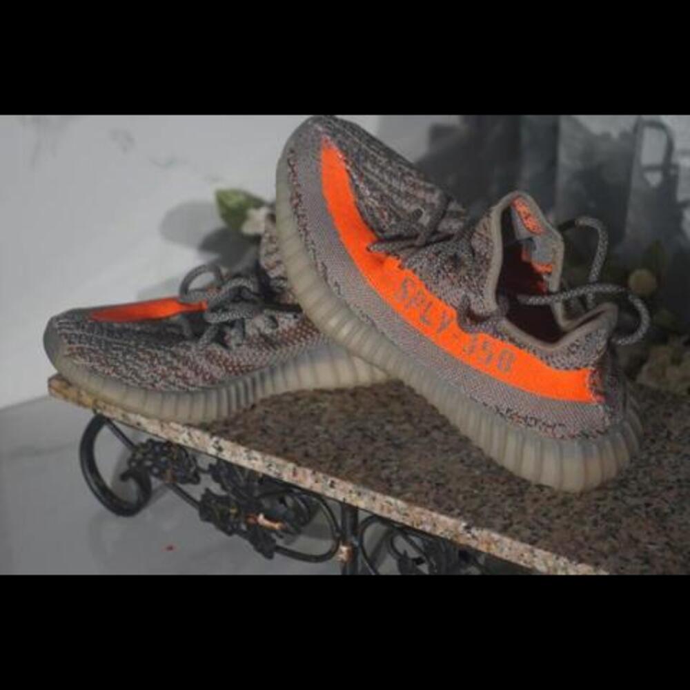 Yeezy - Picture 9 of 10
